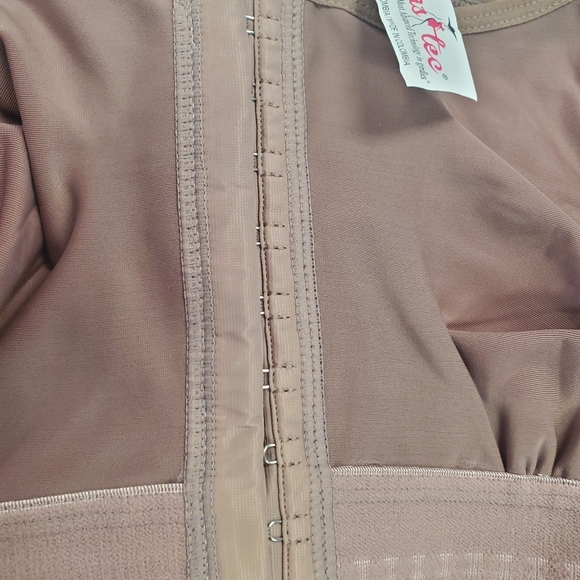 SHAPEWEAR BODYSUIT WITH 3/4-LENGTH SLEEVES - CALF - Picture 2 of 7